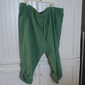 ESSENTIALS GREEN KAKHI CAPRIS 30/32